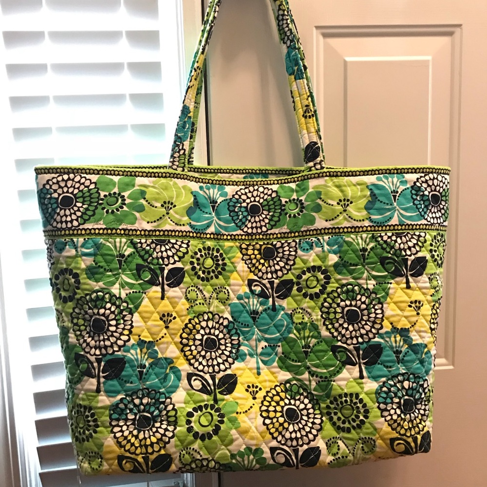 Vera Bradley Grand Tote in “Limes up”